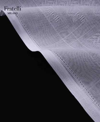 غترة رجالية بيضاء فاخرة من فراتيللي ميلانو، خفيفة الوزن وجيدة التهوية، مصنوعة من قماش عربي فاخر.